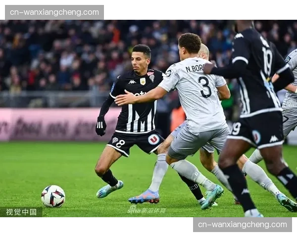 昂热2-1逆转特鲁瓦，两粒进球均源自后场断球后不超过10秒的进攻