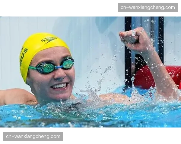 花絮：澳大利亚选拔赛现场，小球迷高举“蒂特马斯，请给我签名”标语牌